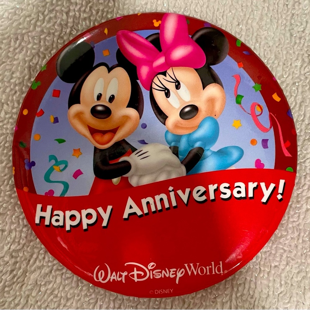 Set of 2 Walt Disney World “Happy Anniversary” guest celebration pins. - Picture 3 of 3